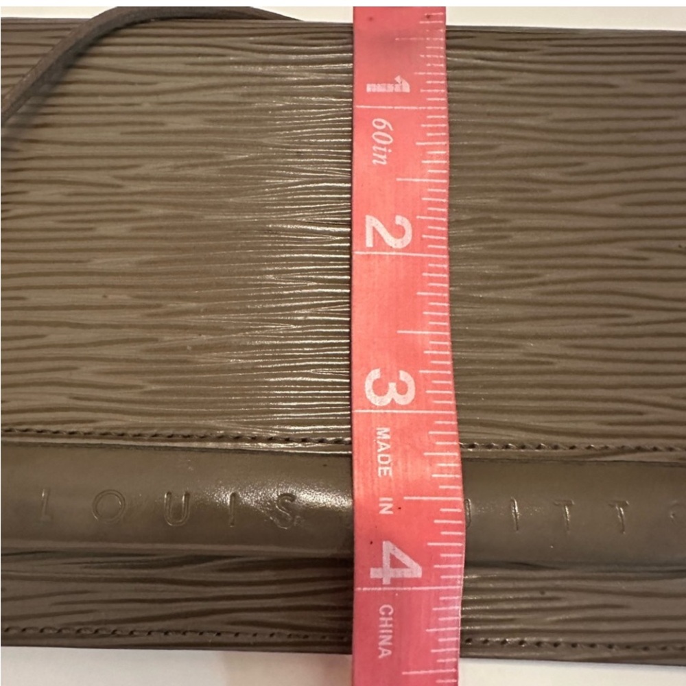 Louis Vuitton EPI Wallet - Picture 7 of 9